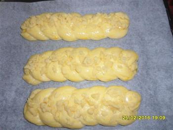 格外香醇的淡奶油辫子面包的做法步骤10