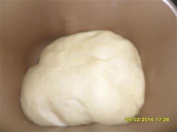 格外香醇的淡奶油辫子面包的做法步骤3