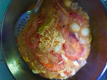 中华海鲜酸辣汤的做法步骤5