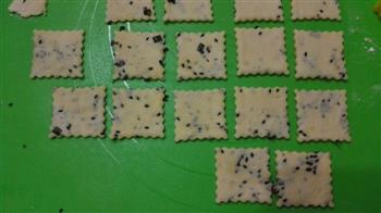 植物油版芝麻海苔苏打饼干的做法步骤5