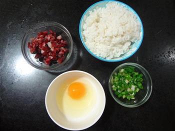 香肠蛋炒饭的做法步骤1