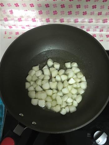 口蘑荸荠鲜肉炒三丁的做法步骤3