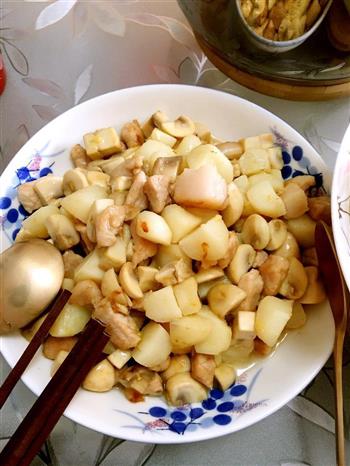 口蘑荸荠鲜肉炒三丁的做法步骤7