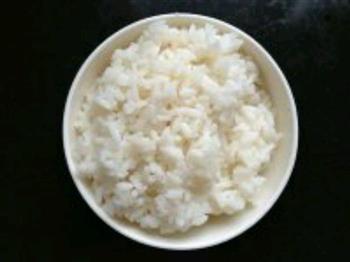 米饭鸡蛋饼的做法图解1