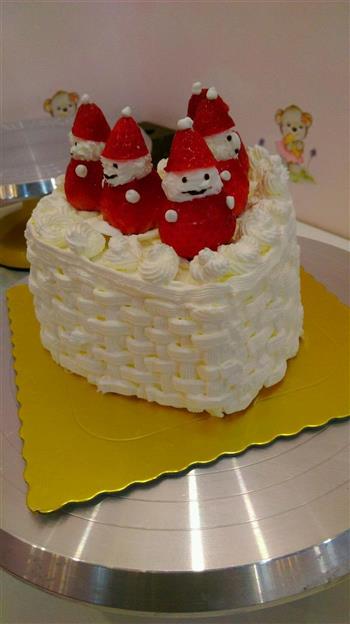 卡哇伊圣诞草莓雪人蛋糕的做法图解5