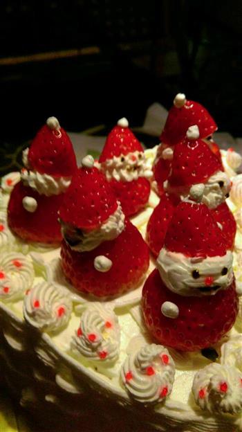 卡哇伊圣诞草莓雪人蛋糕的做法步骤6