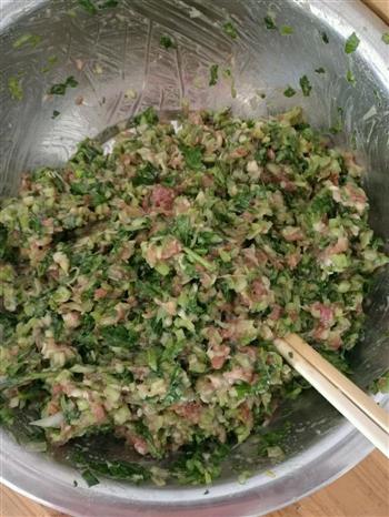 简单的芹菜猪肉水饺的做法步骤4