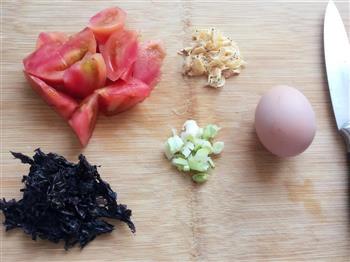 鲜香紫菜柿子疙瘩汤的做法步骤1