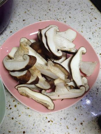 北极甜虾香菇炒饭的做法图解1
