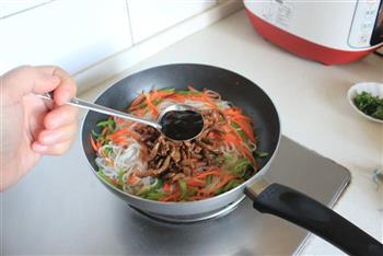蚝汁牛肉炒米线的做法步骤9
