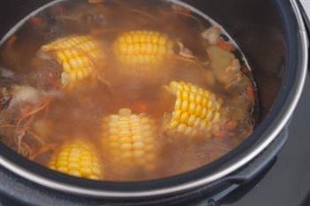 虫草玉米排骨汤-温润的一碗汤的做法图解7