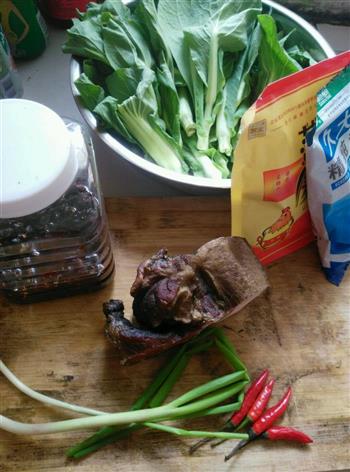 油菜苔炒腊肉的做法步骤1