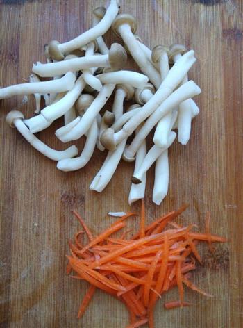 菠菜番茄菌菇汤的做法步骤2