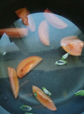 菠菜番茄菌菇汤的做法步骤3