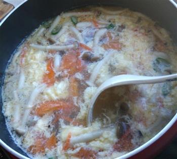 菠菜番茄菌菇汤的做法步骤5