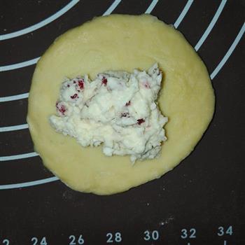 蔓越莓奶酪蛋黄面包的做法图解9