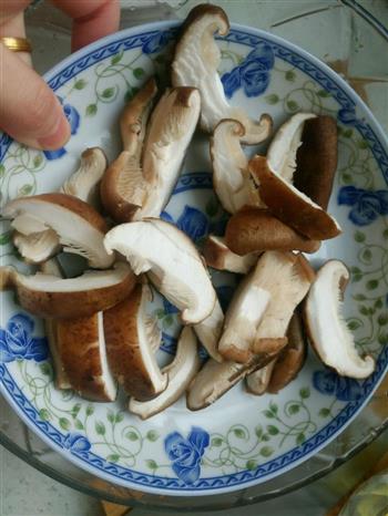 香菇海虾豆腐汤的做法图解3