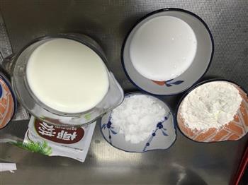椰丝牛奶小方的做法步骤1