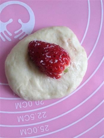 软糯香甜的草莓面包的做法图解1