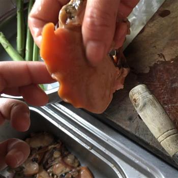咸肉炖河蚌的做法图解4