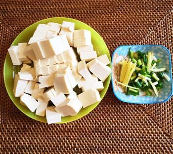 河蚌咸肉炖豆腐的做法图解2