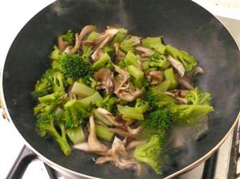 蚝油菇菇滑青花-酱汁花椰的做法步骤4