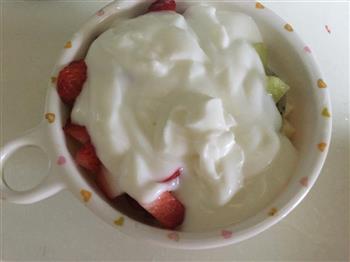 宝宝加餐酸奶水果沙拉的做法步骤3