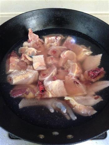 银耳莲子煲鸡汤—春季养生，预防流感，润肺止咳的做法步骤3