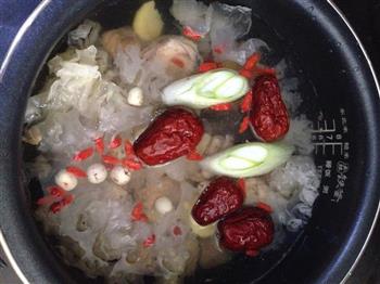 银耳莲子煲鸡汤—春季养生，预防流感，润肺止咳的做法步骤8
