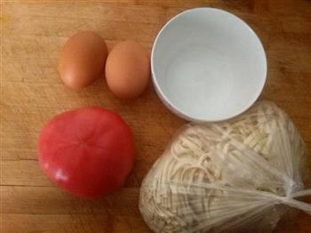 西红柿鸡蛋炒面的做法图解1