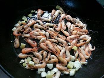 紫苏双椒炒河虾的做法步骤5