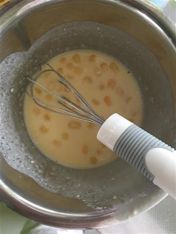 鸡蛋饼 牛奶蜂蜜玉米鸡蛋饼的做法步骤1