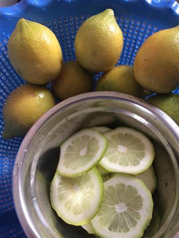 陈皮黄冰糖炖柠檬的做法图解2