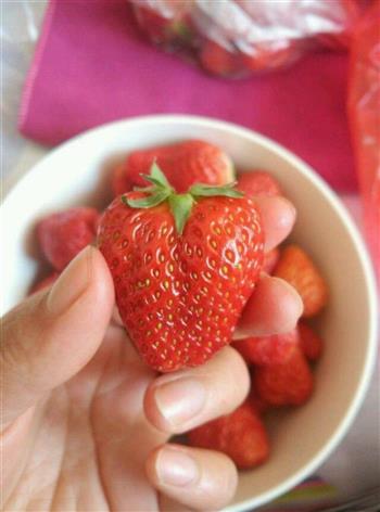 草莓罐头的做法步骤1