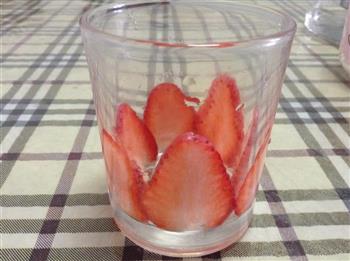 草莓芒果奶昔 酸奶思慕雪 清肠 减肥的做法图解2