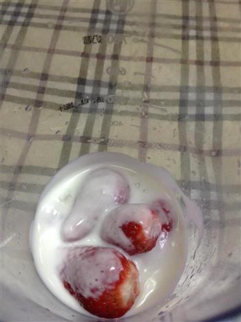 草莓芒果奶昔 酸奶思慕雪 清肠 减肥的做法图解4