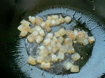 豌豆豆丁炒腊肉的做法步骤8