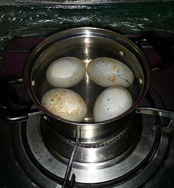 剁椒皮蛋的做法步骤2
