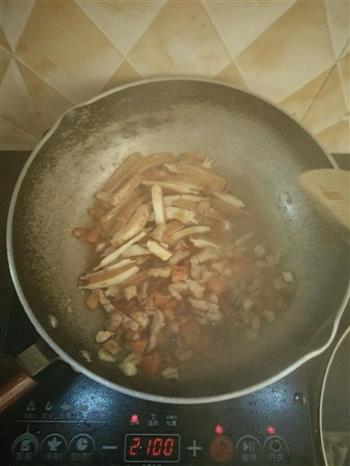 芹菜香干炒肉的做法步骤3