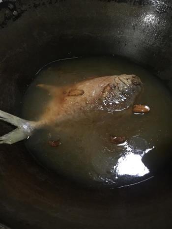 自制剁椒牛肉酱焖金鲳鱼的做法步骤4