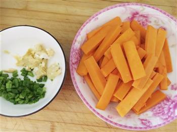 蛋黄焗南瓜-好吃的快手菜的做法步骤1