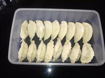 饺子皮，馄饨皮 饺子馅，萌饺煮法的做法步骤1