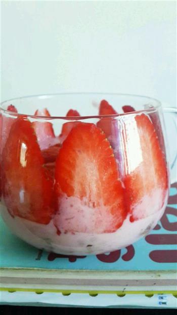 草莓味酸奶盆栽的做法图解5