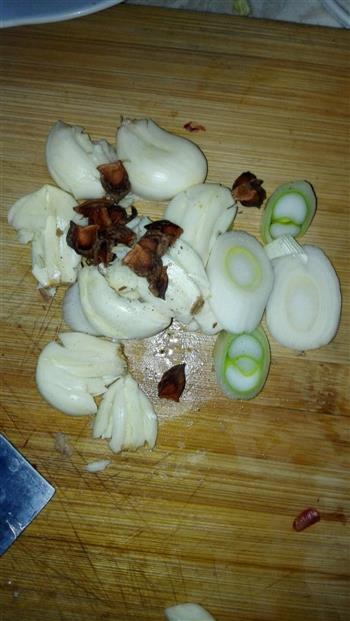 香菇炖鸡腿的做法步骤2