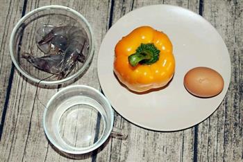 甜椒虾仁蒸蛋的做法步骤1