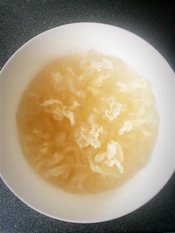 木瓜银耳红枣汤的做法步骤1