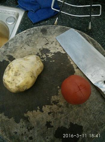 番茄土豆丝的做法步骤1
