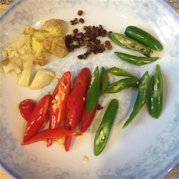 青椒回锅肉 正宗川菜做法的做法步骤3