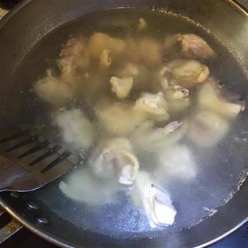 胡萝卜香菇烧鸡 营养美味的做法步骤1
