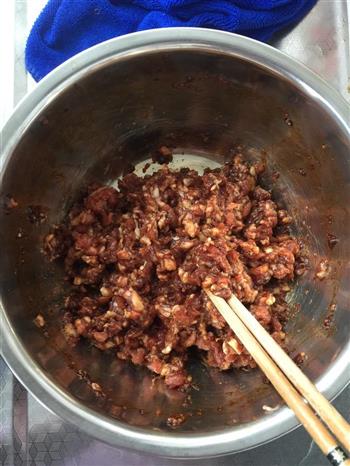 吴记韭菜猪肉三鲜饺子的做法步骤3